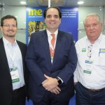 Renzo Rodrigues e Eduardo Bernardes, da Gol, com Roy Taylor, do M&E