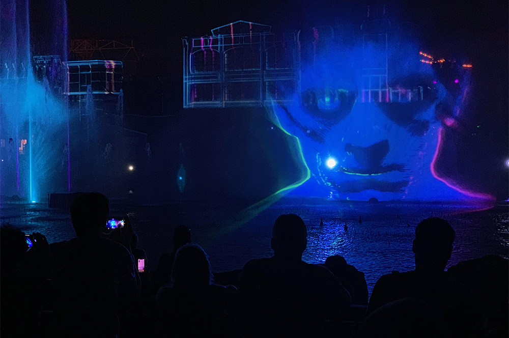 Halloween Horror Nights 2019 tem início com novos shows e casas; veja fotos 2 Show de luzes e água é um dos destaques do Halloween deste ano