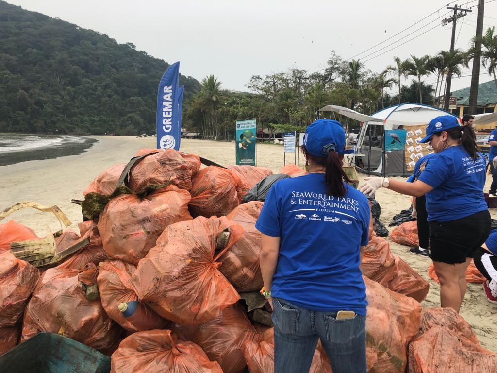 Foram retiradas 3 toneladas de lixo da praia