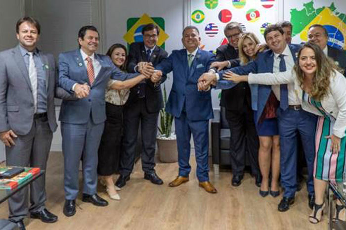 Embratur firma parceria com estados para promoção do Brasil no exterior Equipe da Embratur se une aos estados para promoção conjunta em eventos internacionais