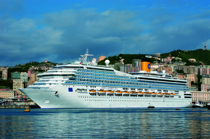 Costa terá Costa Toscana e mais quatro navios na temporada 2022/2023 na América do Sul 2 Navio Costa Fortuna, no porto de Gênova - foto Divulgação