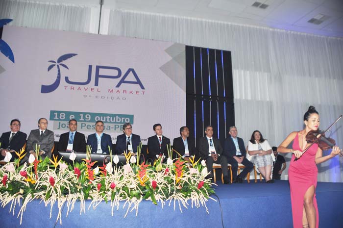 Apresentação musical na abertura Apresentação musical na abertura