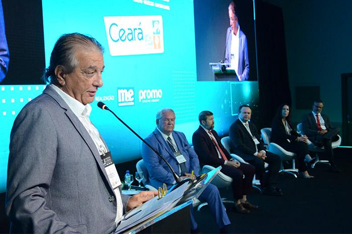 Secretário de Turismo celebra liderança turística do Ceará em 2019 1 Arialdo Pinho, secretário de Turismo do Ceará, é o grande anfitrião do II Encontro de Líderes