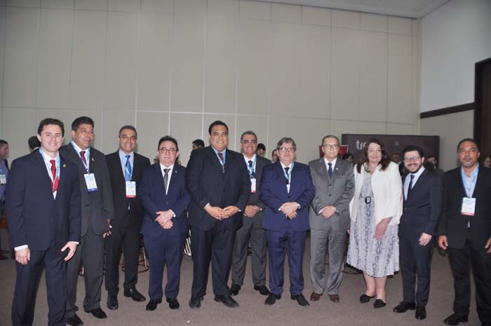 Autoridades e lideranças do trade reunidas na abertura do evento Autoridades e lideranças do trade reunidas na abertura do evento