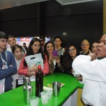 Bar Brasil ensinando aos argentinos a fazer caipirinha