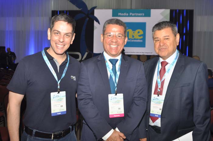 Cristiano Placeres, da CVC, Sales Neto, secretário de Turismo do Sergipe, e Felipe Gonzalez, da Cassinotur Cristiano Placeres, da CVC, Sales Neto, secretário de Turismo do Sergipe, e Felipe Gonzalez, da Cassinotur