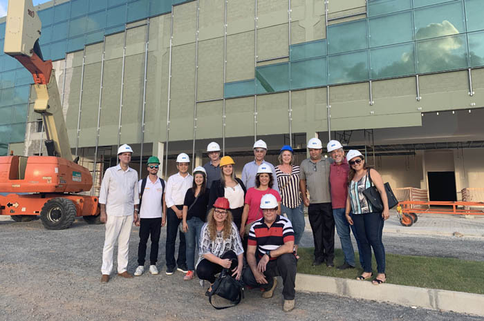 Centro de Convenções de Salvador já atrai atenção de dirigentes internacionais 1 Dirigentes visitam obras do novo Centro de Convenções de Salvador