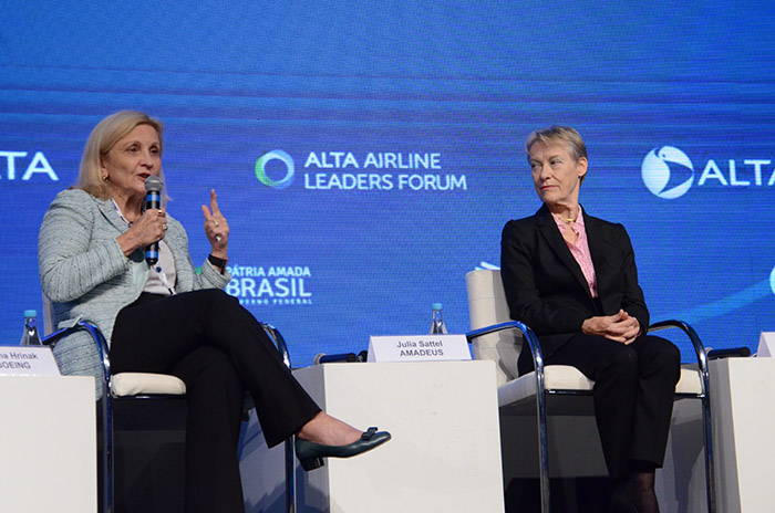 Fórum ALTA: os desafios para aprimorar a competitividade na América Latina 2 Donna Hrinak, VP da Boeing Internacional e Latin America, e Julia Sattel, presidente da Airlines Amadeus