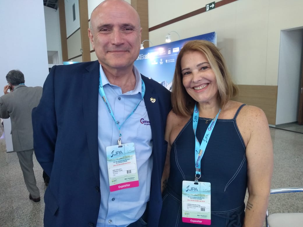 Enio Stelach, da Genesis Tours, com Larissa Pena Enio Stelach, da Genesis Tours, com Larissa Pena
