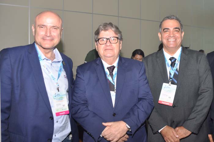Enio Stelmach, da Genesis Tours, João Azevêdo, governador da Paraíba, Bruno Mesquita, diretor do JPA Travel Market Enio Stelmach, da Genesis Tours, João Azevêdo, governador da Paraíba, Bruno Mesquita, diretor do JPA Travel Market