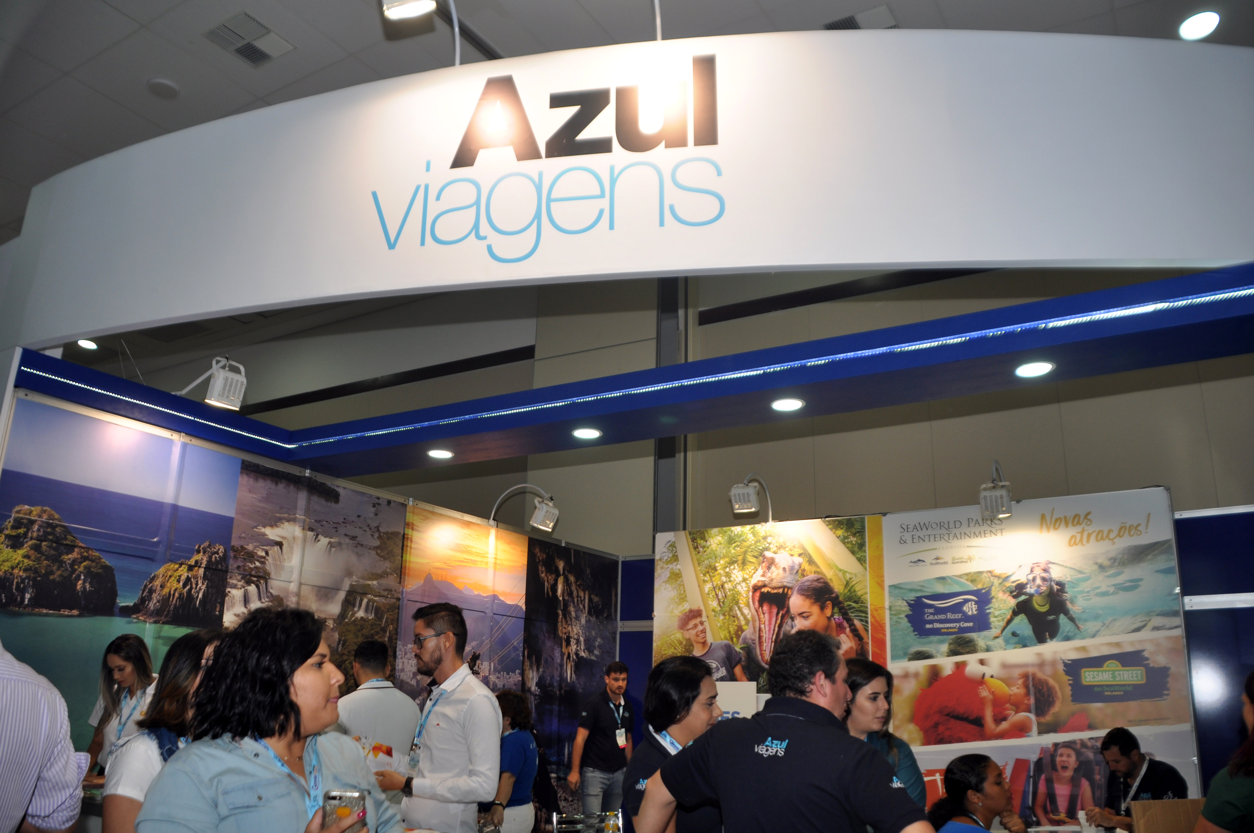 Estande da Azul Viagens atrai centenas de visitantes Estande da Azul Viagens atrai centenas de visitantes