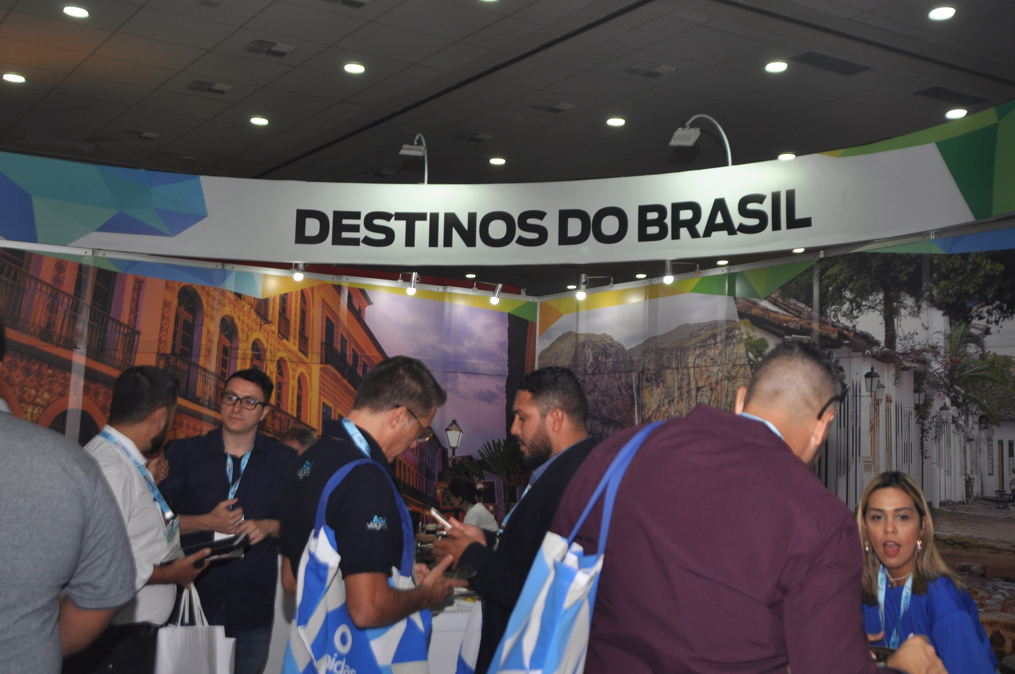 Estande de destinos do Brasil Estande de destinos do Brasil