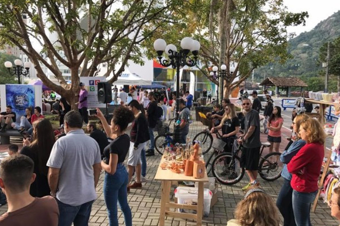 Roteiro Cultural da Costa Verde & Mar ganha 26 novos atrativos 1 Feira da Praça do Pescador (Divulgação/Fundação Cultural)