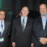 João Silva e Steve Dickson, da FAA, e Eduardo Sanovicz, da Abear