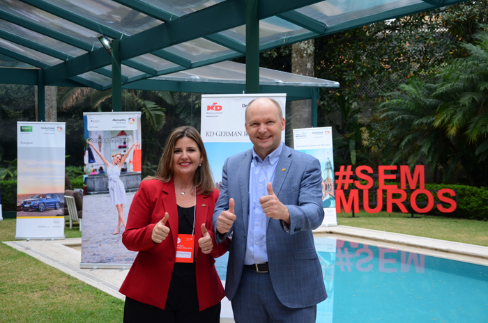 Margaret Grantham, da DZT, e Jens Gust, cônsul Adjunto do consulado da Alemanha