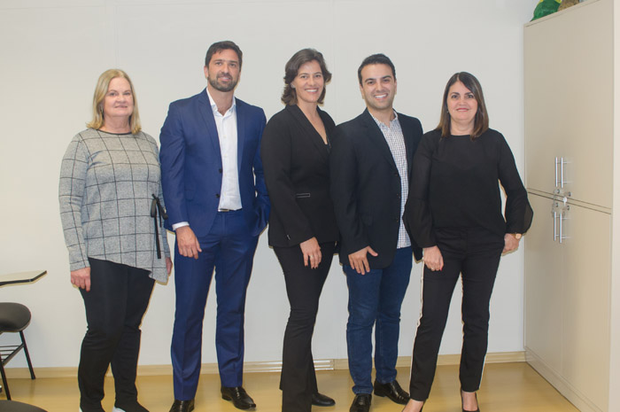 Abav-RS elege diretoria para o próximo biênio 2020/2021 1 Maria do Carmo Travi, João Augusto Machado, Lúcia Bentz, Victor Almeida e Rita Vasconcelos compõem a nova diretoria da Abav-RS