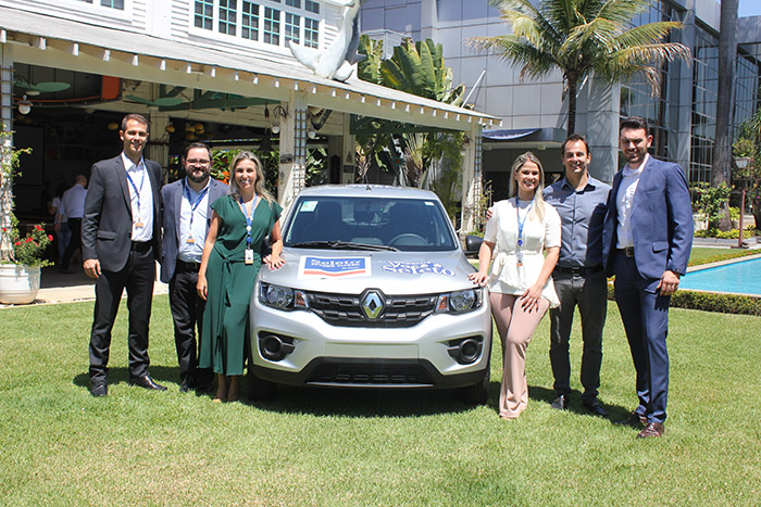 Campanha do Grupo Flytour premiará agente com carro zero 1 Márvio Mansur, Rodrigo Fritsche e Vanessa Oliveira, da Flytour Gapnet Consolidadora Ana Carolina Carvalho, gerente de produto, Eloi Oliveira, diretor de Marketing, e Felipe Cressoni, da Seleto.