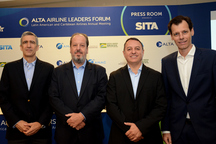 Fórum ALTA 2019: Brasil responde por 40% dos passageiros da América Latina 1 Pedro Heilbron, presidente da ALTA, Eduardo Sanovicz, presidente da Abear, Luis Felipe de Oliveira, diretor executivo da ALTA, e Ronei Glanzmann, Secretário Nacional de Aviação Civil