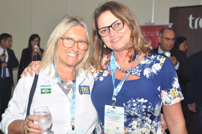 Rosa Masgrau, do M&E, com Ruth Avelino, presidente da PBTur Rosa Masgrau, do M&E, com Ruth Avelino, presidente da PBTur