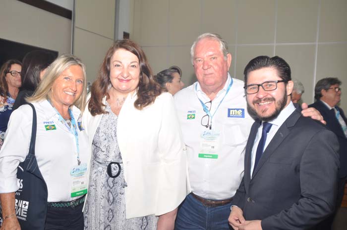 Rosa Masgrau e Roy Taylor, do M&E, com Magda Nassar, da Abav, e Gilson Lira, da Setur-PB Rosa Masgrau e Roy Taylor, do M&E, com Magda Nassar, da Abav, e Gilson Lira, da Setur-PB
