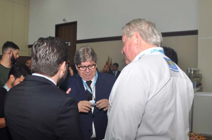 Roy Taylor, do M&E, cumprimenta o governador da Paraíba, João Azevêdo e secretário-executivo de Turismo, Gilson Lira Roy Taylor, do M&E, cumprimenta o governador da Paraíba, João Azevêdo e secretário-executivo de Turismo, Gilson Lira