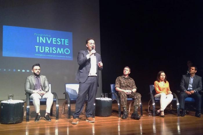 Investe Turismo chega a Rondônia Secretário de Desenvolvimento e Competitividade do Turismo, Aluizer Malab, no encerramento do seminário (Deane Fátima)