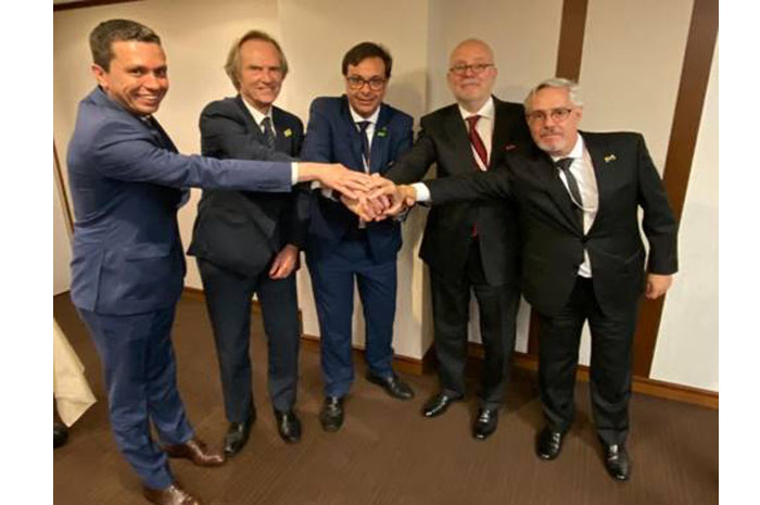 Embratur discute estratégias e cumpre agenda diplomática no Japão Além de encontro com cônsules brasileiros, o presidente do Instituto, Gilson Machado Neto, participou de reuniões comandadas pelo presidente Jair Bolsonaro