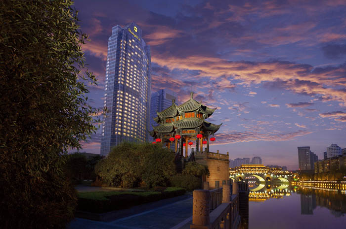 China converterá atitudes sustentáveis em criação de floresta virtual; entenda 1 Shangri-La Hotel, em Chengdu, na China