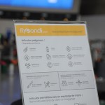 Tudo devidamente tematizado com as cores da Flybondi no RIOgaleão