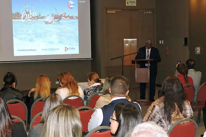 Durante evento realizado em Bogotá, o embaixador de Cuba na Colômbia garantiu que o destino segue investindo no Turismo