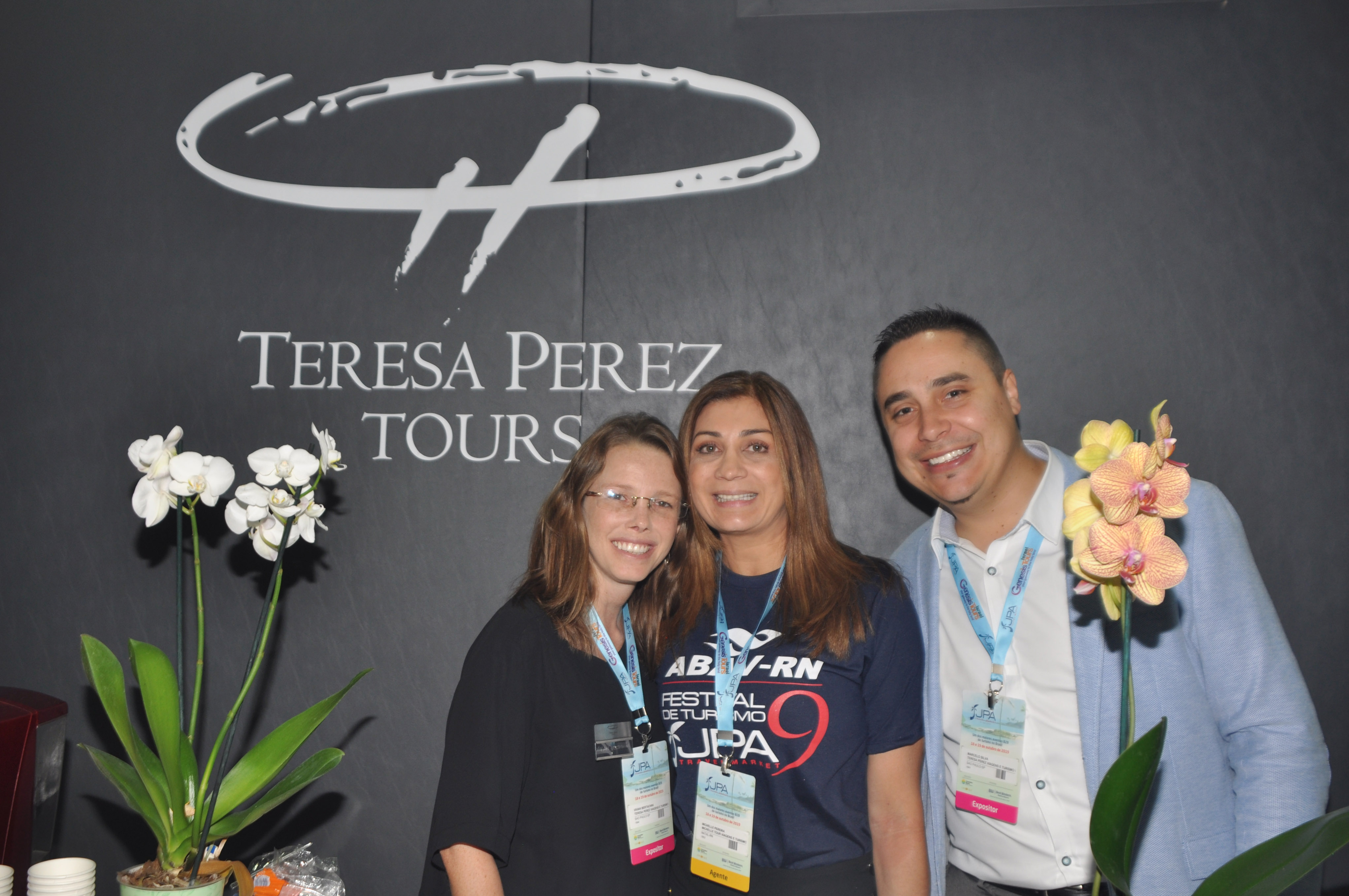 Vivian Bertachini e Marcelo Silva, da Tereza Perez Viagens; acompanhados da agente de viagens Michelle Pereira Vivian Bertachini e Marcelo Silva, da Tereza Perez Viagens; acompanhados da agente de viagens Michelle Pereira