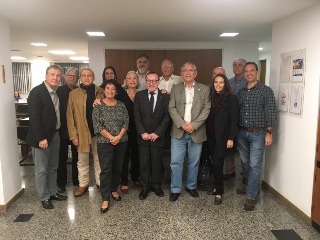 associados comemoram eleição strauss