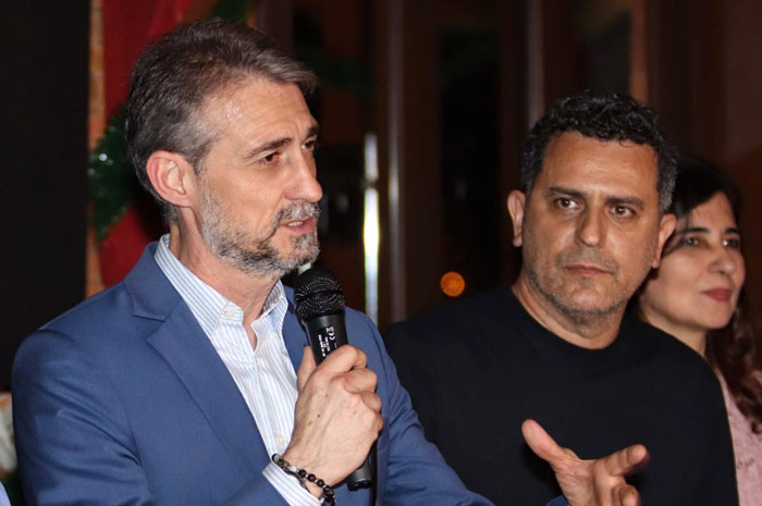 Amaszonas inicia voos entre Foz e Bolívia no dia 15 de dezembro 1 Giancarlo Alcalai, da Amaszonas no Brasil, e Gilmar Piolla, secretário de Turismo Indústria, Comércio e Projetos Estratégicos