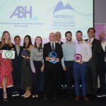 Alfredo Lopes, presidente da ABIH-RJ, com os premiados do Top Hotel RJ 2019