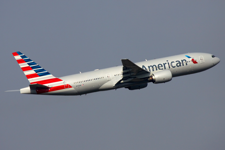 American Airlines reduz voos no mundo todo por conta do coronavírus