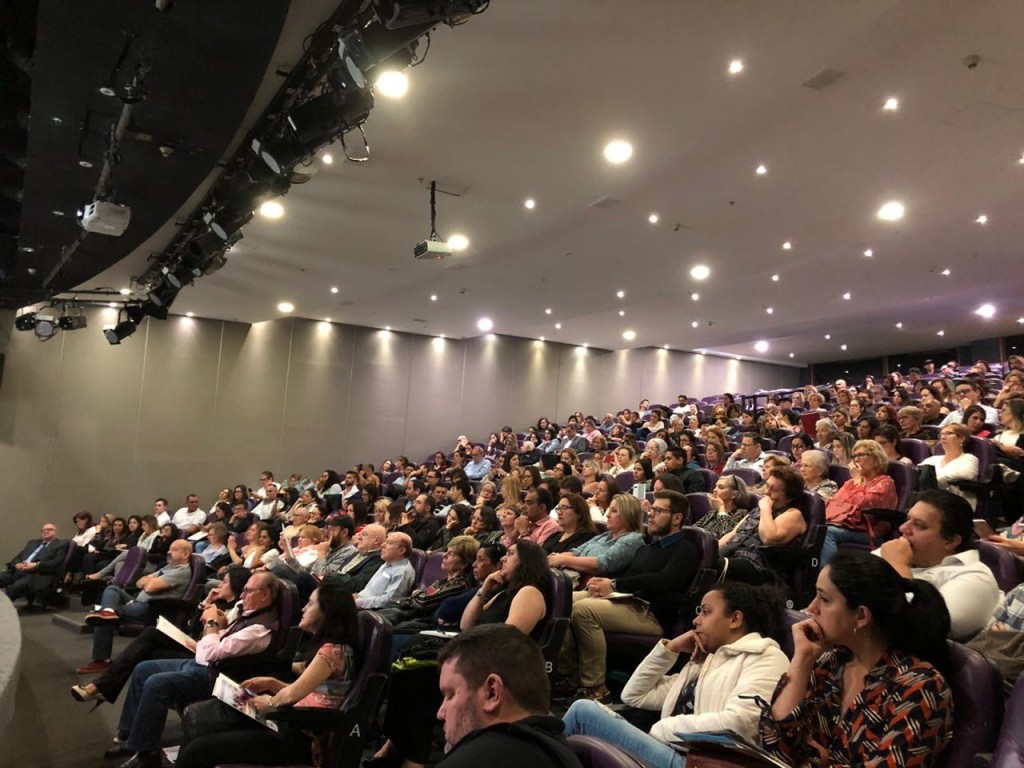 RCA lança divisão exclusiva de intercâmbios e experiências no exterior Aproximadamente 400 Agentes lotaram o Teatro do Hotel Renaissance São Paulo