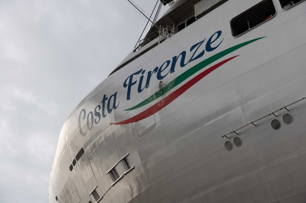 Costa Firenze, novo navio da Costa Cruzeiros, toca o mar pela primeira vez