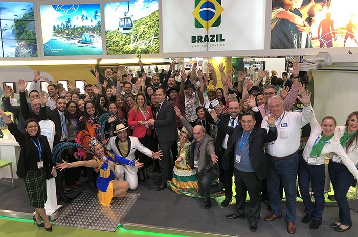 Delegação brasileira celebra prêmio concedido pela WTM