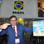 Gilson Machado Neto com a edição especial do M&E para a WTM Londres