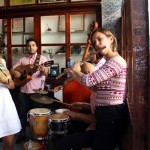 La Bodeguita Del Medio é um dos mais icônico bares da cidade e possui musica ao vivo quase todos os dias