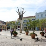 A praça abriga um planetário, fototeca, câmara escura com vista 360º para a cidade