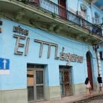 Cinema desativado no centro velho de Havana