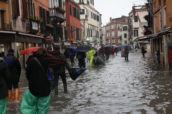 Inundação atingiu 80% da cidade de Veneza