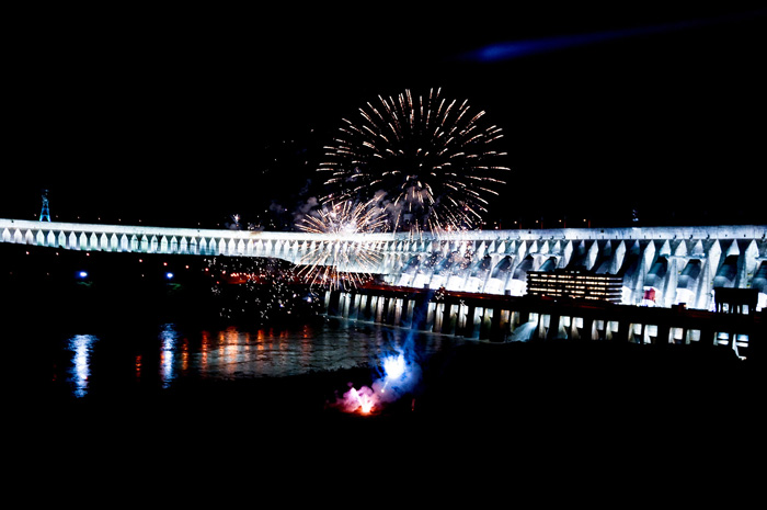 Itaipu bate recorde de visitação em 2019 1 Itaipu Iluminada com as cores do Outubro Rosa contribuiu para aumento de visitantes no local
