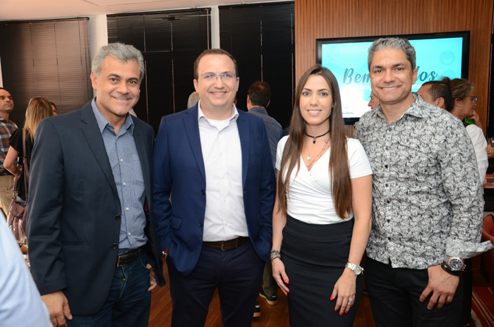 https://www.mercadoeeventos.com.br/wp-content/uploads/2019/11/Joaquim-Domingos-Anderson-Serafim-Cristiane-Silveira-e-Valcir-Teixeira-da-Azul.jpg