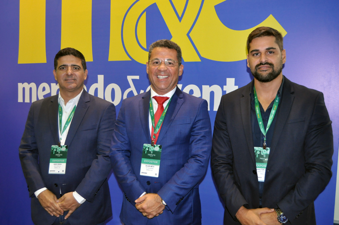 Com redução do ICMS, Sergipe ganha mil novos assentos por dia 1 José Sales Neto, secretário de Turismo de Sergipe, entre Marlysson Magalhães, secretário de Turismo de Aracaju, e Adailton Martins, secretário de Turismo de Barra dos Coqueiros
