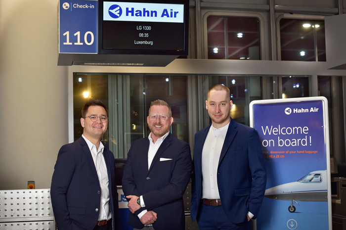 Maksim Izmaylov, fundador da Winding Tree, Frederick Nowotny, Head of Sales Engineering da Hahn Air, e Davide Montali, CIO da Winding Tree - crédito Andi Werner