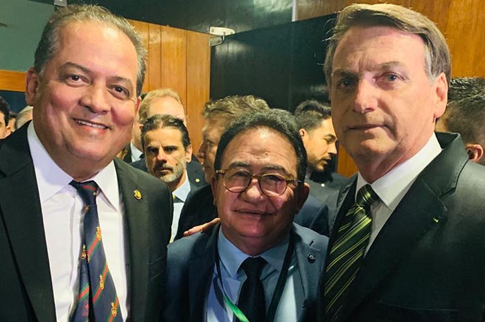 Manoel Linhares, presidente da ABIH, com o senador Eduardo Gomes e o presidente Jair Bolsonaro.