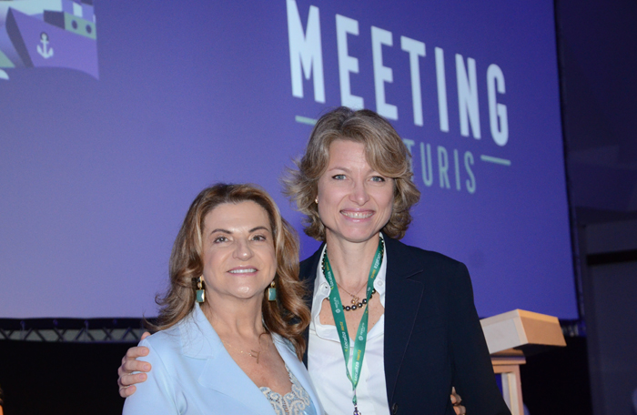 Veja fotos do último dia do Meeting Festuris 1 Marta Rossi, do Festuris,e Caroline Putnoki, da Atout France