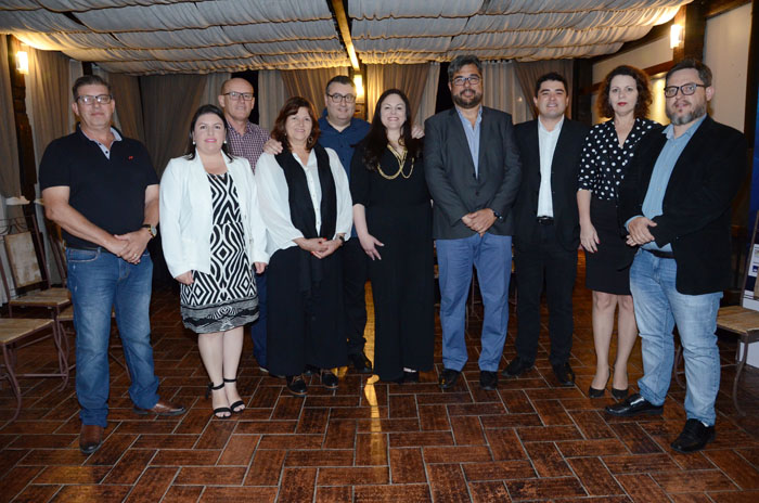 Roberto Nedelciu, presidente da Braztoa com secretarios e prefeitos da serra de Santa Catarina